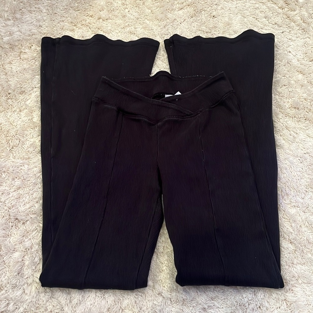 URBAN OUTFITTERS black flare pants leggings - Picture 2 of 4